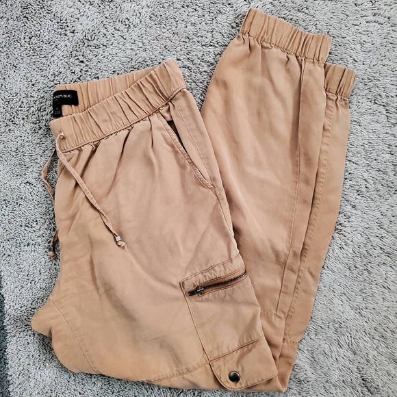 Banana Republic Tencel Soft Cargo Jogger Pants Slacks Trouser Casual Elastic S - Picture 1 of 7